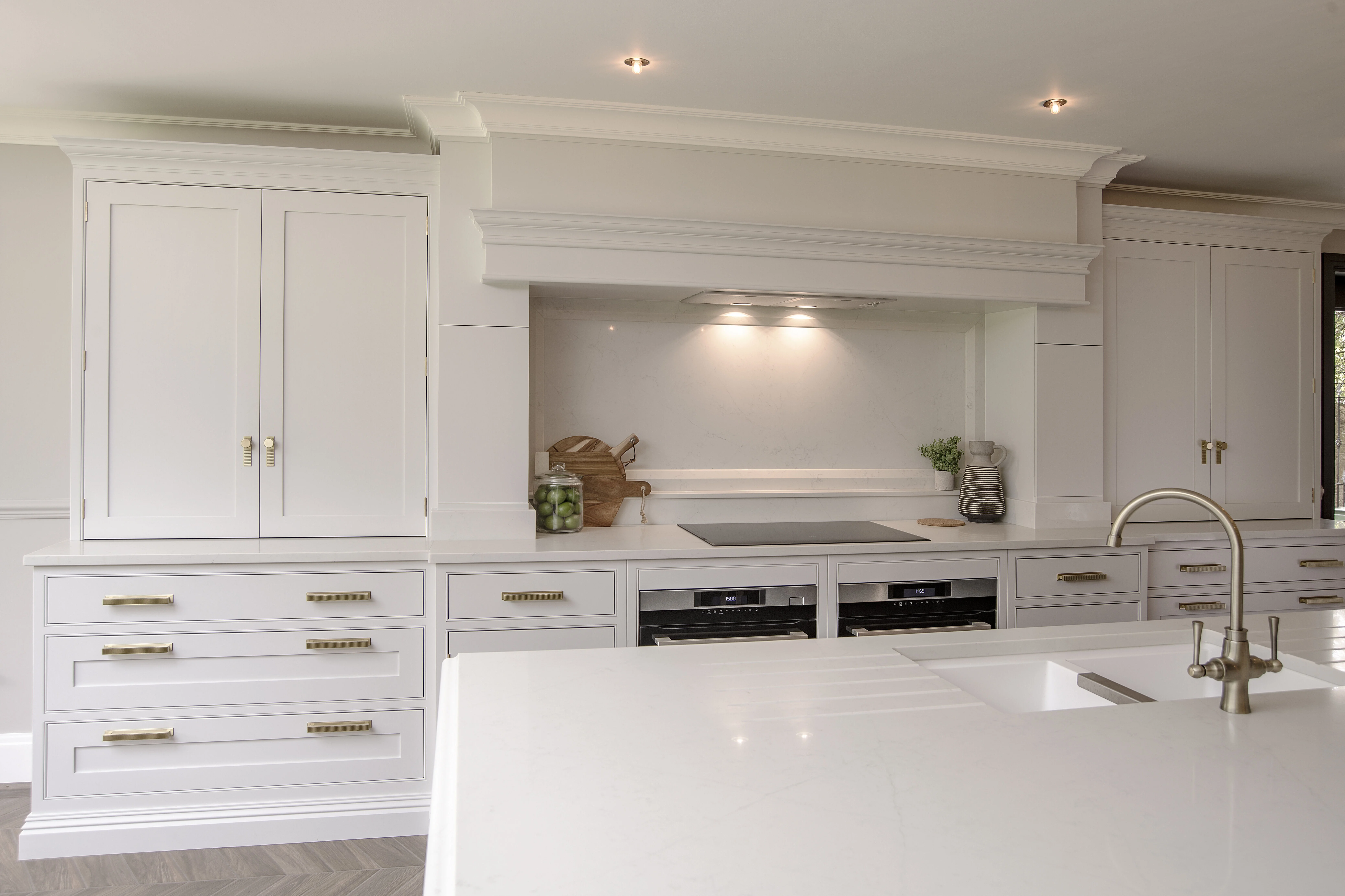 Arctic Carrara quartz kitchen run